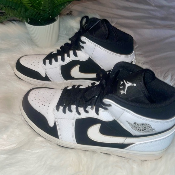 Jordan 1 mid black/white mens size 10 mint condition - Picture 13 of 16